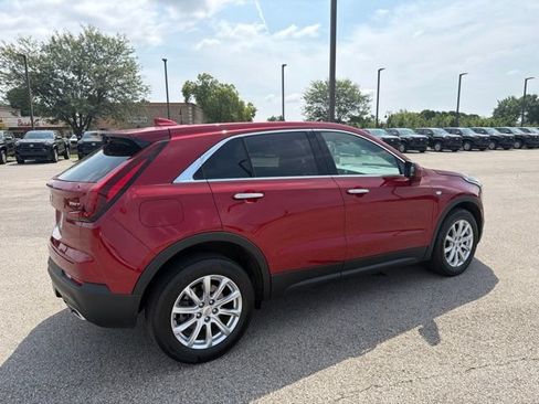 Used 2022 Cadillac XT4 Luxury w/ Cold Weather Package FWD image 11