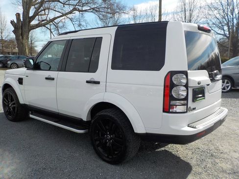 Used 2015 Land Rover LR4 HSE image 3
