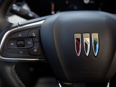 Used 2024 Buick Encore GX Avenir image 18