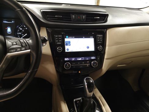 Used 2017 Nissan Rogue SL w/ SL Premium Package AWD/4WD image 7