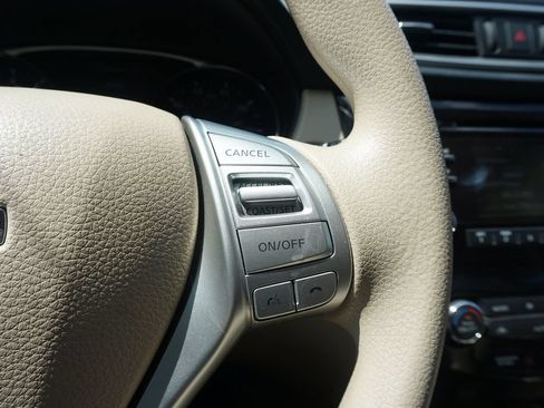Used 2015 Nissan Rogue SV FWD image 8