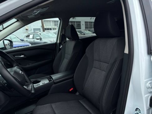Used 2025 Nissan Rogue SV FWD image 38