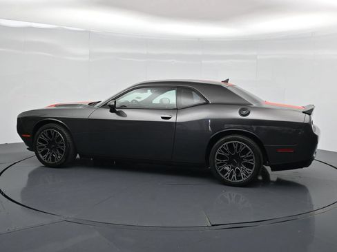 Used 2019 Dodge Challenger SXT w/ Blacktop Package RWD image 4