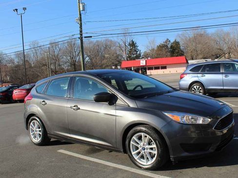 Used 2018 Ford Focus SE image 3