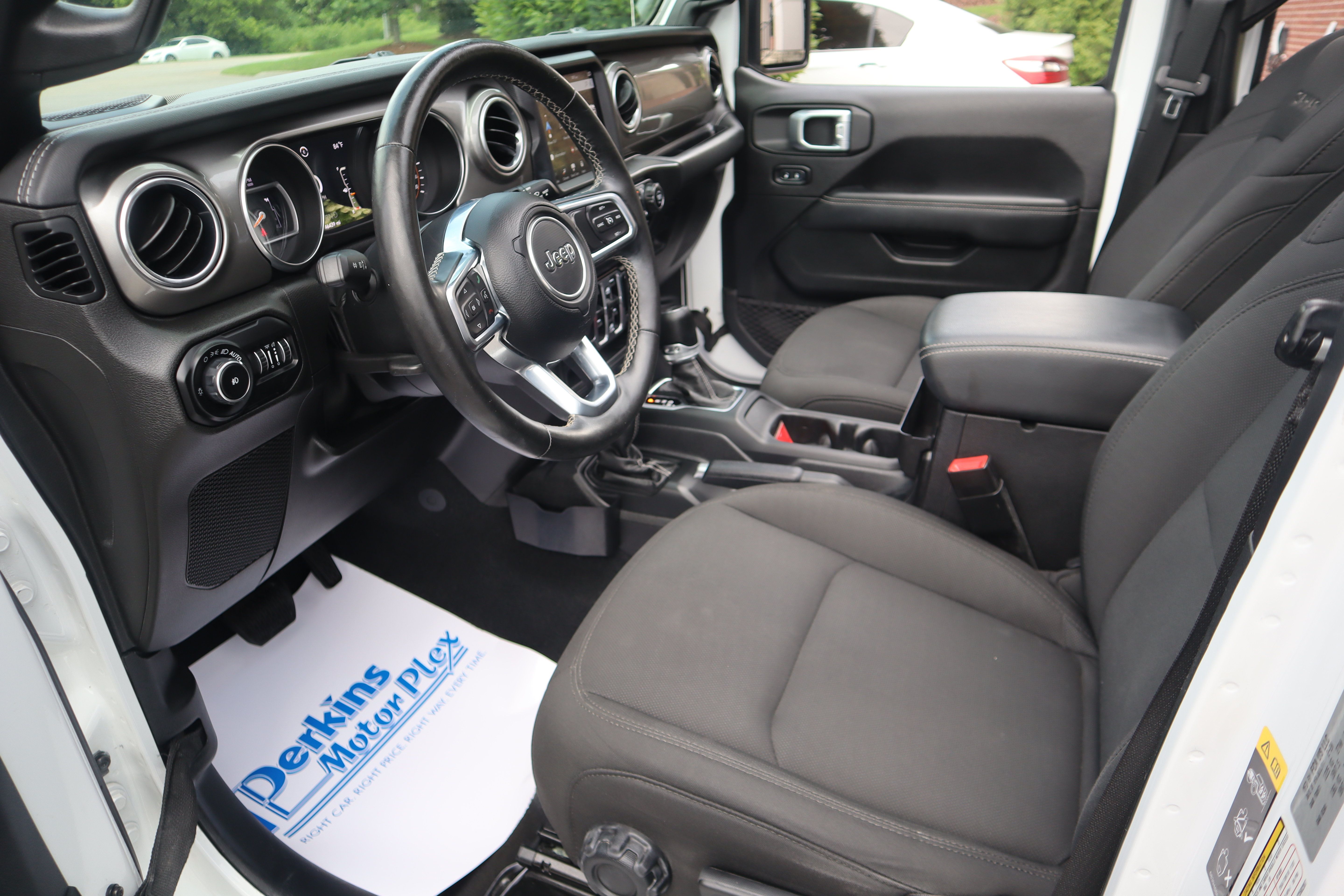Used 2020 Jeep Wrangler Unlimited Sahara AWD/4WD image 3