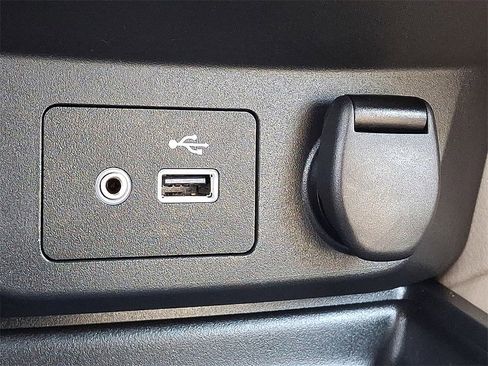 Used 2020 Nissan Rogue SV image 17