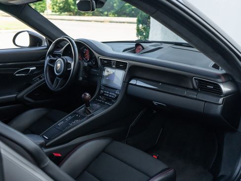 Used 2018 Porsche 911 GT3 RWD image 17
