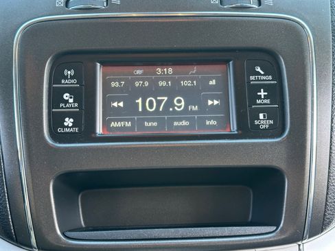 Used 2019 Dodge Journey SE image 24