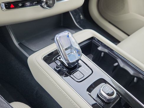 New 2026 Volvo XC90 B6 Ultra w/ Protection Package image 13