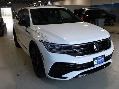 Used 2024 Volkswagen Tiguan SE R-Line AWD/4WD image 3
