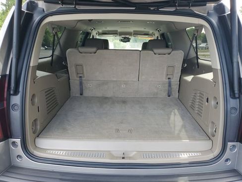 Used 2019 Chevrolet Suburban LT RWD image 8