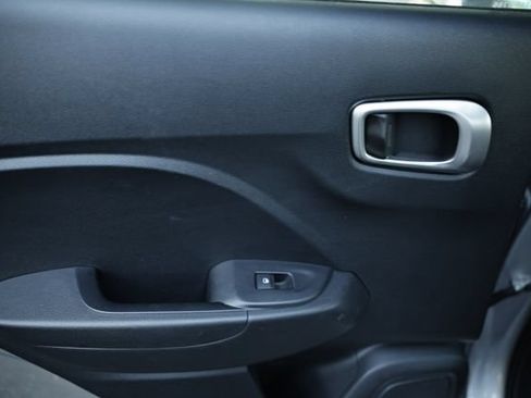 Used 2025 Hyundai Venue SEL FWD image 24