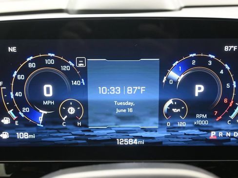 Used 2025 Chevrolet Suburban LS RWD image 13