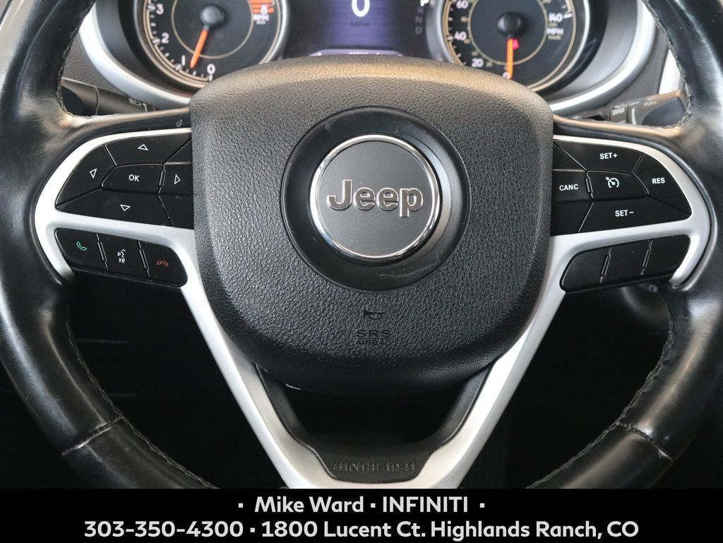 Used 2018 Jeep Cherokee Trailhawk AWD/4WD image 9
