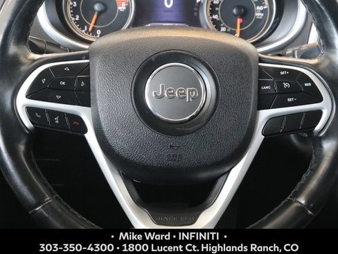 Used 2018 Jeep Cherokee Trailhawk AWD/4WD image 9