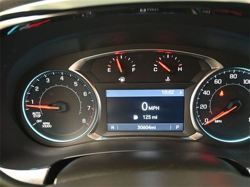 Used 2023 Chevrolet Traverse LT image 9