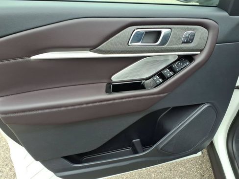 Certified 2025 Ford Explorer Platinum AWD/4WD image 13