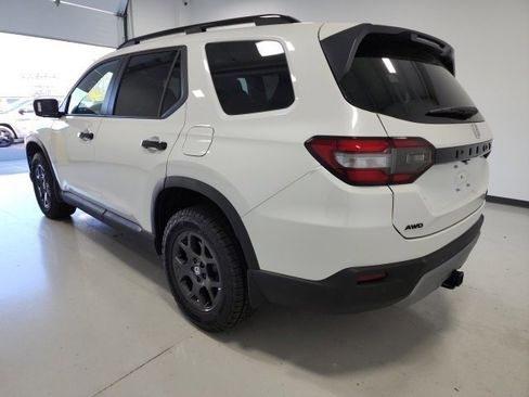 Used 2025 Honda Pilot TrailSport image 5
