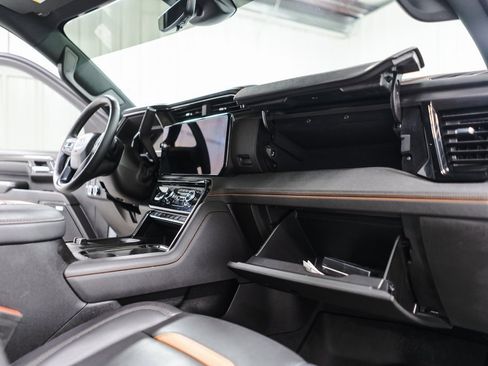 Used 2024 GMC Sierra 3500 AT4 w/ AT4 Premium Plus Package image 38