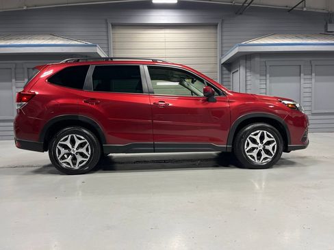 Used 2023 Subaru Forester Premium AWD/4WD image 10