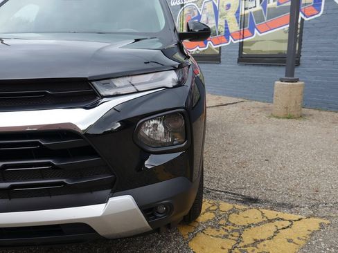 Used 2023 Chevrolet TrailBlazer LT w/ Convenience Package FWD image 3