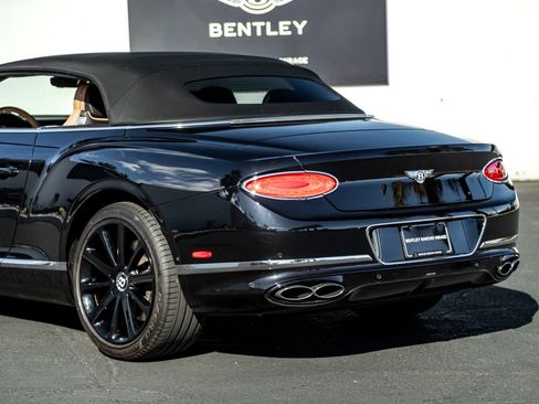 Used 2021 Bentley Continental GT image 16