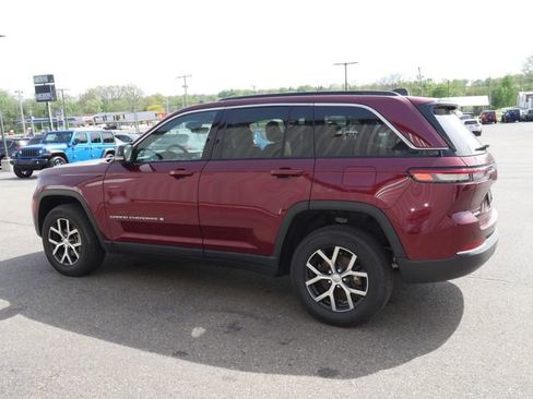 Used 2025 Jeep Grand Cherokee Limited w/ Luxury Tech Group II AWD/4WD image 10