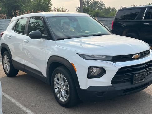 Used 2023 Chevrolet TrailBlazer LS FWD image 2