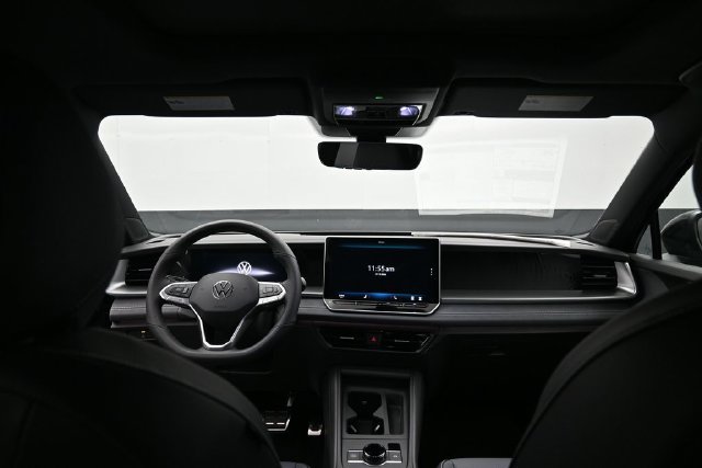New 2026 Volkswagen Tiguan SE R-Line FWD image 10