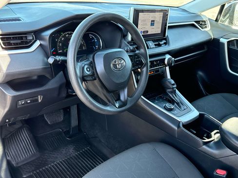 Used 2024 Toyota RAV4 XLE AWD/4WD image 8