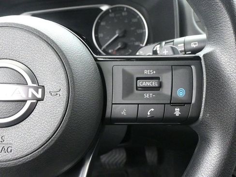 Used 2023 Nissan Rogue SV image 15