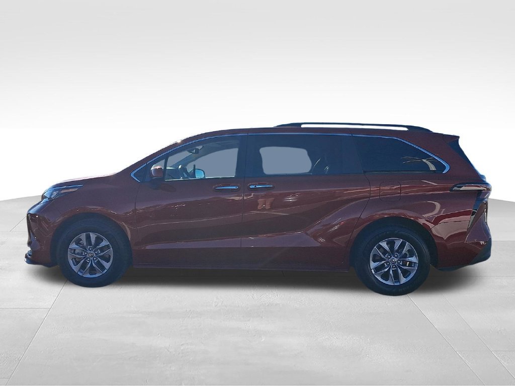 Certified 2026 Toyota Sienna XLE FWD image 6