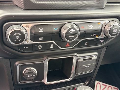 Used 2022 Jeep Wrangler Sport AWD/4WD image 19