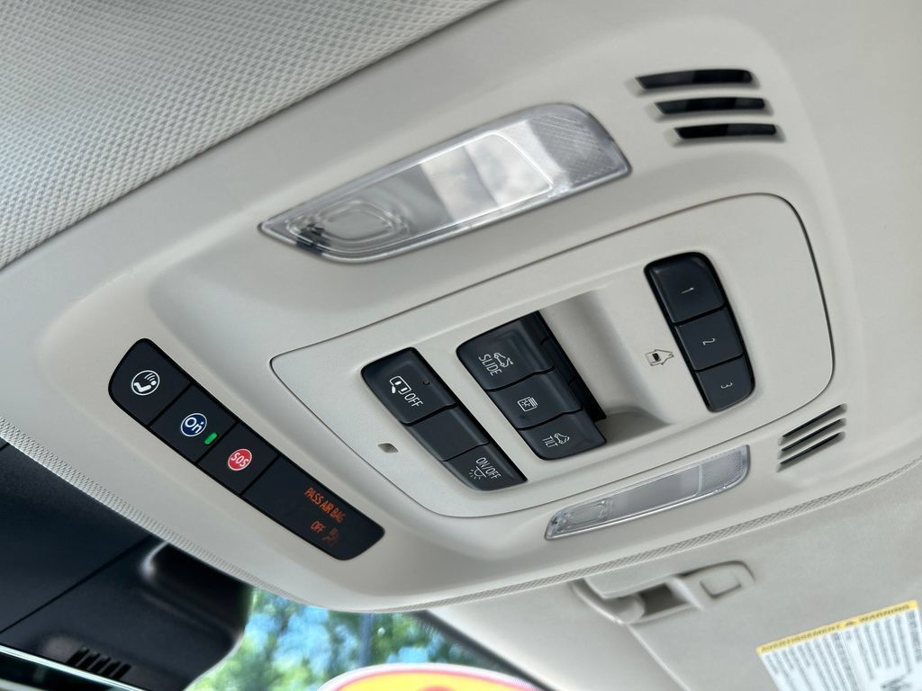 Used 2023 Buick Envision Avenir AWD/4WD image 30
