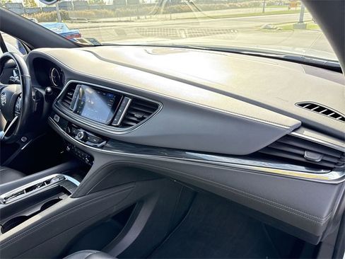 Used 2023 Buick Enclave Essence image 27