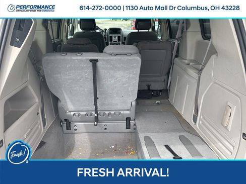 Used 2010 Chrysler Town & Country Touring FWD image 14