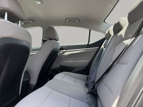 Used 2020 Hyundai Elantra SE FWD image 16