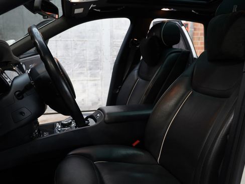 Used 2015 Rolls-Royce Ghost image 37