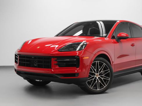 Certified 2024 Porsche Cayenne Coupe AWD/4WD image 7
