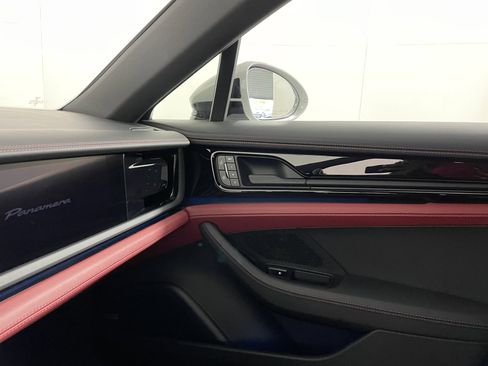 Used 2025 Porsche Panamera image 14
