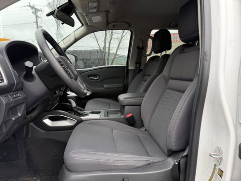 Used 2023 Nissan Frontier SV w/ Technology Package image 9