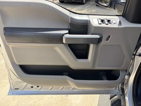 Used 2018 Ford F150 XLT w/ Equipment Group 302A Luxury AWD/4WD image 15
