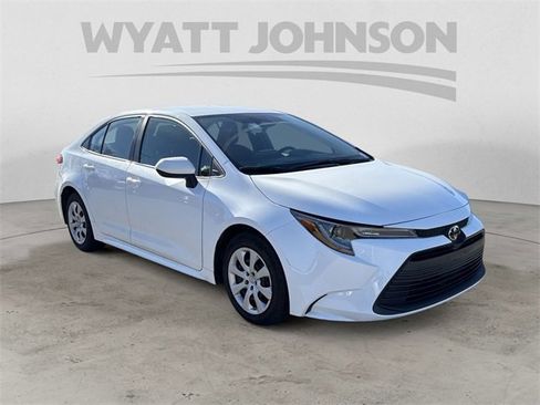 Used 2023 Toyota Corolla LE image 7