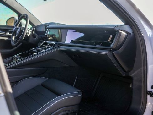 Used 2024 Porsche Panamera 4 w/ Premium Package image 22