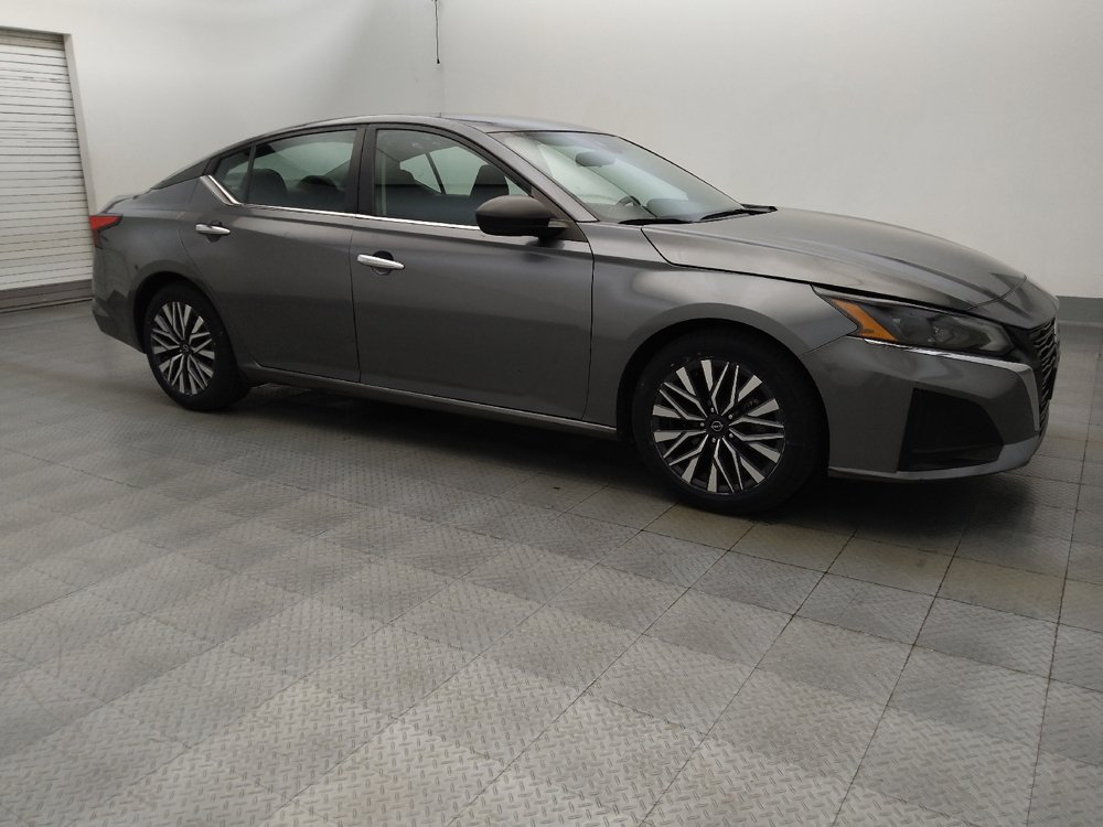 Used 2024 Nissan Altima 2.5 SV FWD image 11