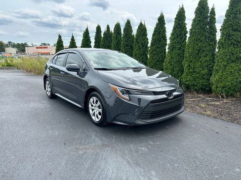 Certified 2025 Toyota Corolla LE FWD image 2