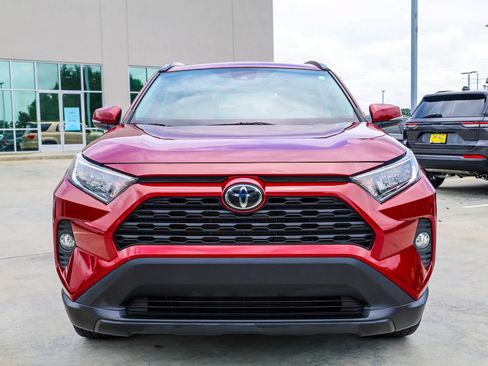 Used 2019 Toyota RAV4 XLE Premium FWD image 3