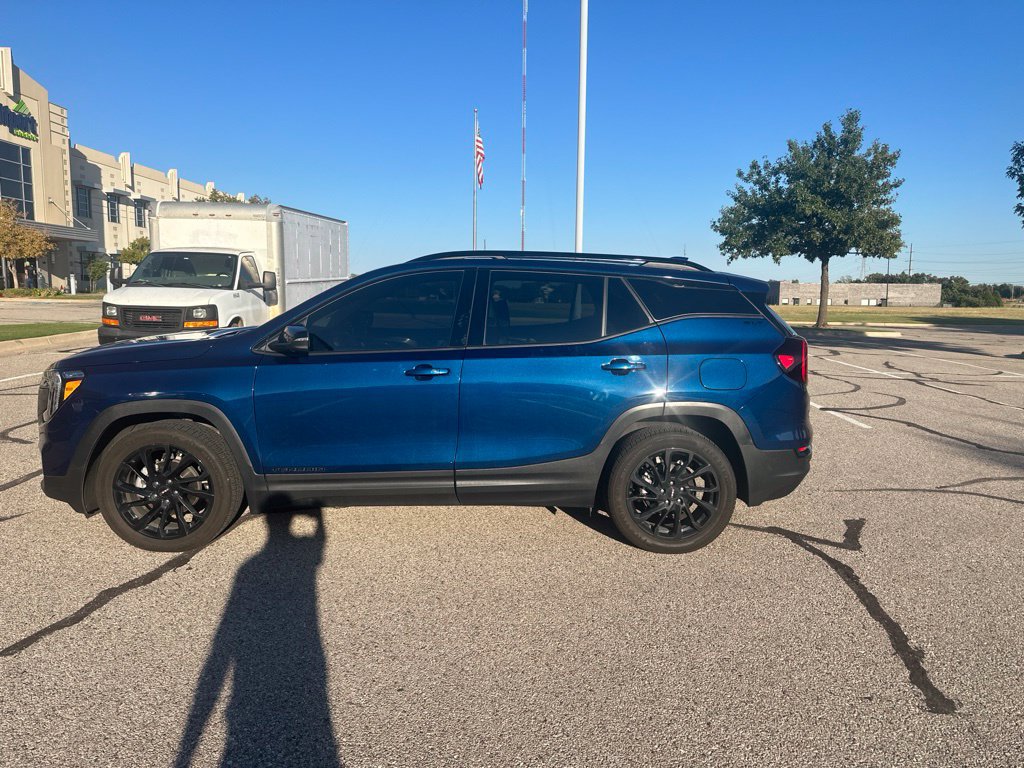 Used 2023 GMC Terrain SLT w/ Tech Package FWD image 8