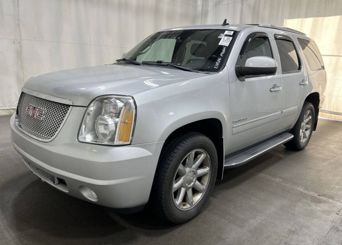 Used 2013 GMC Yukon Denali AWD/4WD image 1