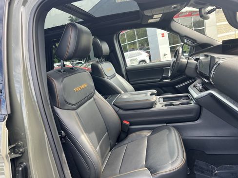 Used 2025 Ford Expedition Tremor AWD/4WD image 28